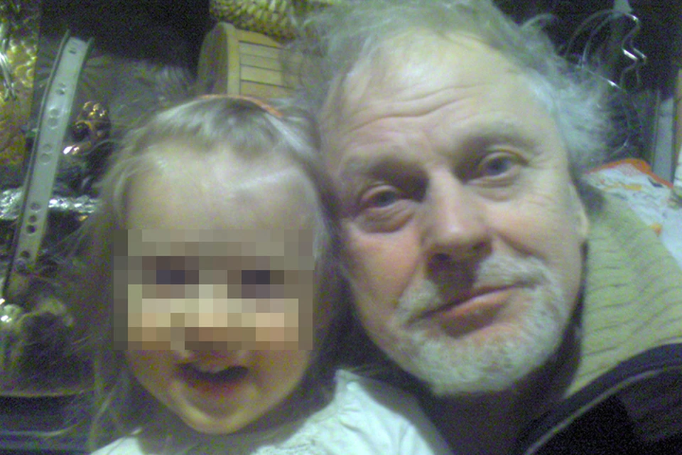 голая папа при детях Мужчиной, снимавшим голую девочку на Ленинградском проспекте в Москве,  оказался известный режиссер - KP.RU
